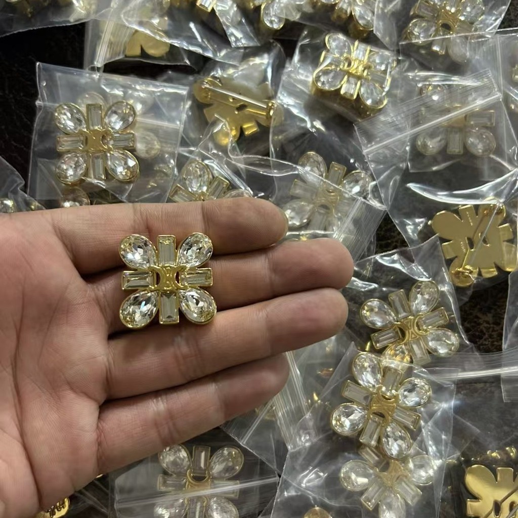 AM5J Ce**ne 2025New autumn and winter four-leaf clover diamond-studded flower simple brooch, elegant