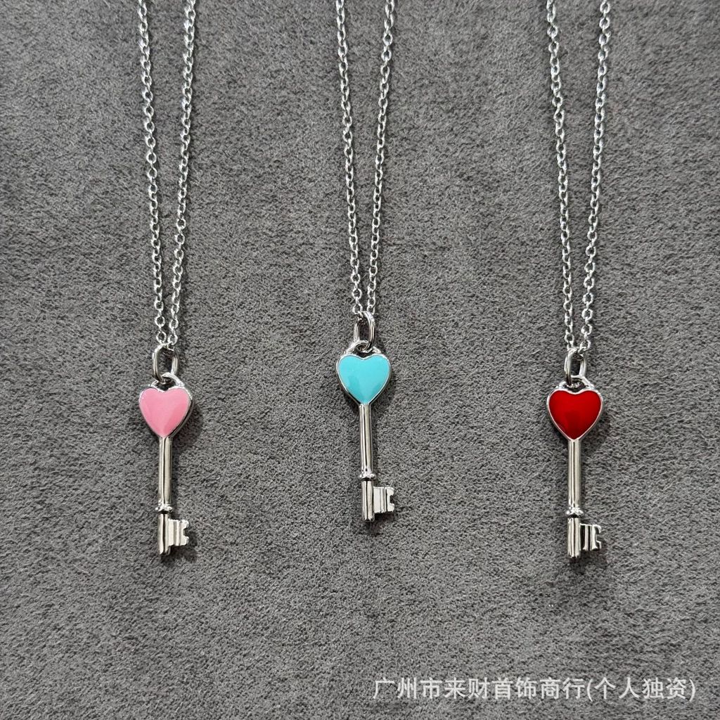 Fashionable and Unique Enamel Heart Key Necklace for Women, Blue Heart Pink Heart Love Collarbone Ne