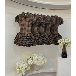  DOTI Váy Sơ Mi Kẻ Mix Chân váy Bèo Tầng Cá Tính Váy Đầm Nữ Tay Bồng Ngắn Chiết Eo Phối Cvay Tầng 