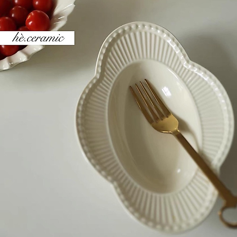 HÈ.CERAMIC / Dĩa sâu lòng oval viền vân sọc. Dĩa Juliet Plates màu kem cổ điển.