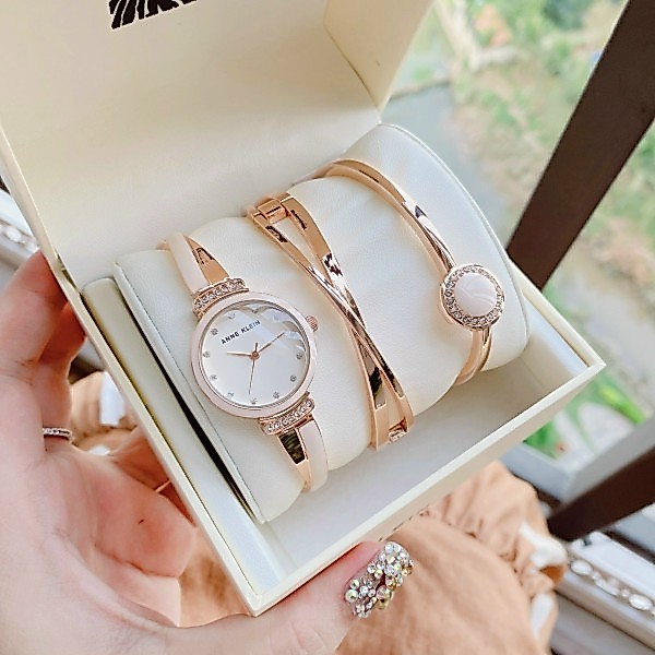 Set Đồng Hồ Và Vòng Đeo Tay Nữ Anne Klein AK/3292LPST