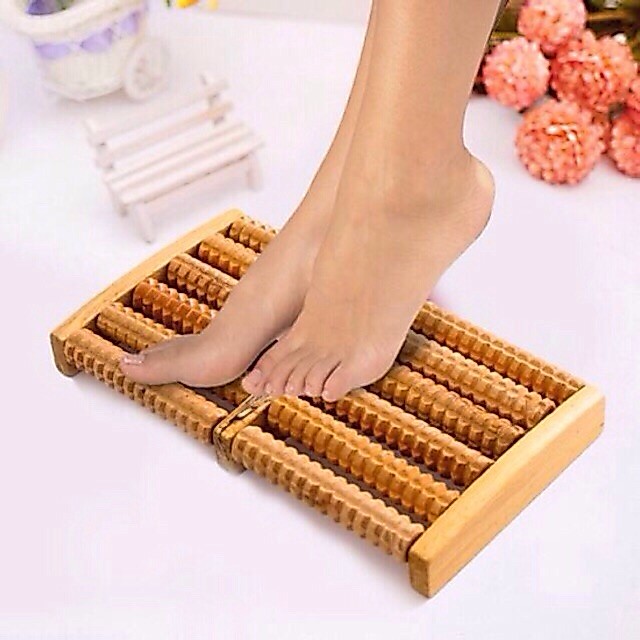 Dụng cụ massage chân bằng gỗ