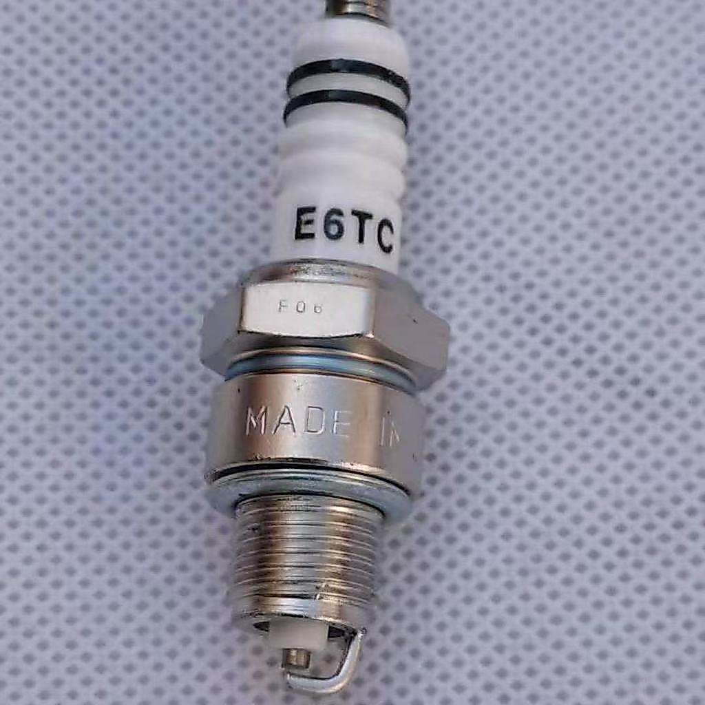 Máy phát điện xăng Bugi152154Bugi 4135 E6TC BP7HS Động Cơ Xăng 1KW Bugi