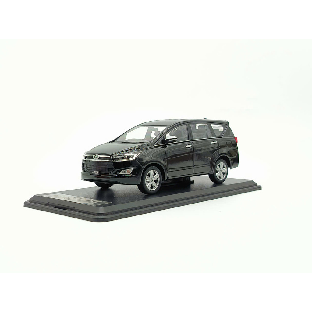 Mô hình xe Innova Tỷ lệ 1/43 chi tiết sắc nét,chất liệu full kim loại