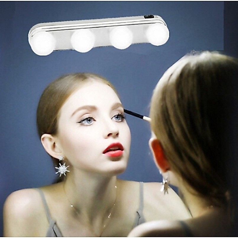 Đèn LED 4 Bóng Gắn Gương Trang Điểm