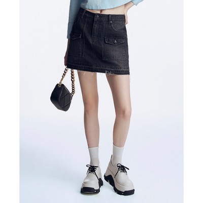 GIGI - Chân váy denim dáng chữ A phối túi năng động_G3109S231525-66