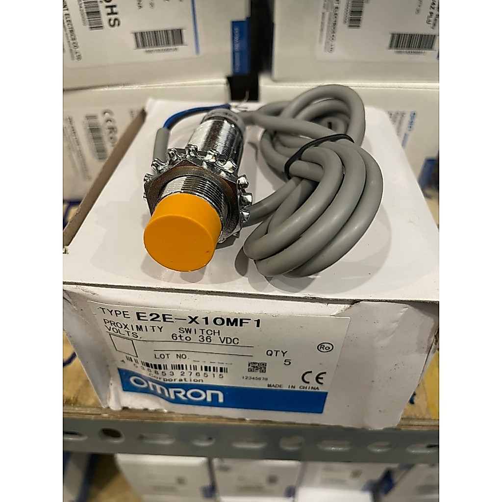 Cảm biến E2E-X10MF1 phi 18 PNP NO