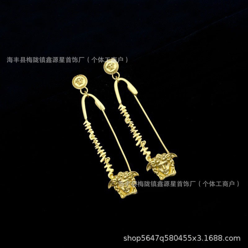 7CJE New style earrings with human head design, personalized geometric Baroque earrings