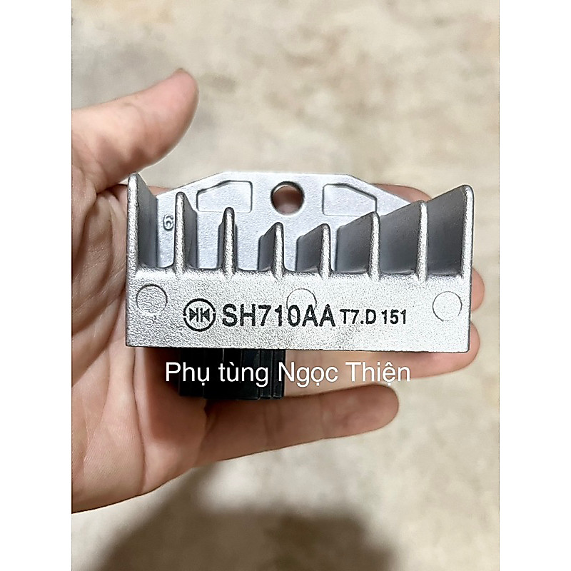 Cục sạc Future neo 4 chân