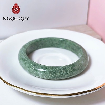 Vòng cẩm thạch A Myanmar - Ngọc phỉ thúy type A bản hẹ màu xanh dầu đậu ni 54-58 - Ngoc Quý