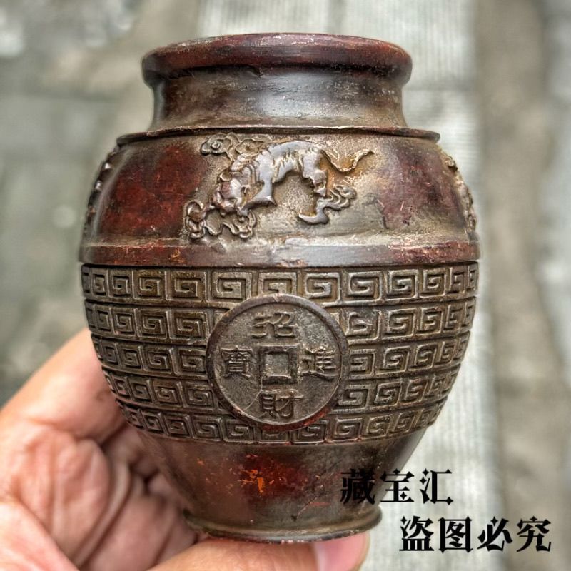 Ra khỏi Đất Đỏ Đồng Da Vỏ Cũ Bột Giấy Bốn Quái Vật Thần Thoại Lọ Tiền May Mắn Tiền Tiền Tiền Tiền Ti