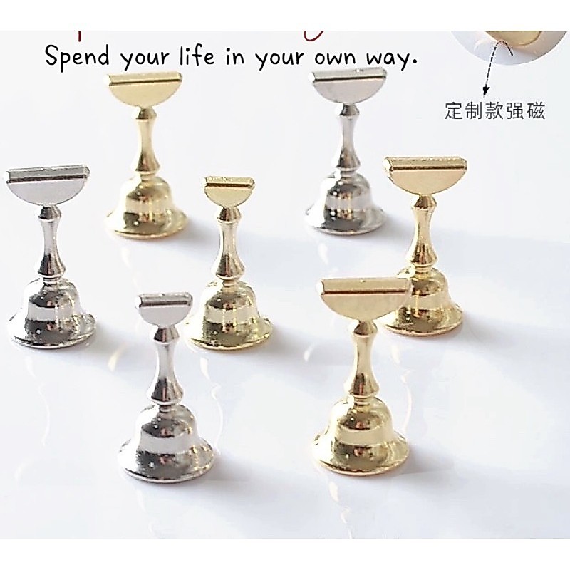 Cờ lẻ gắn đế móng, đế móng lẻ