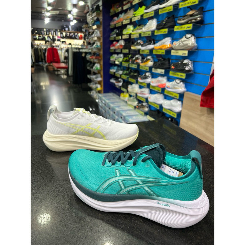 Giày chạy bộ GEL-NIMBUS 27, vừa vặn, xanh hồ và vàng trắng.