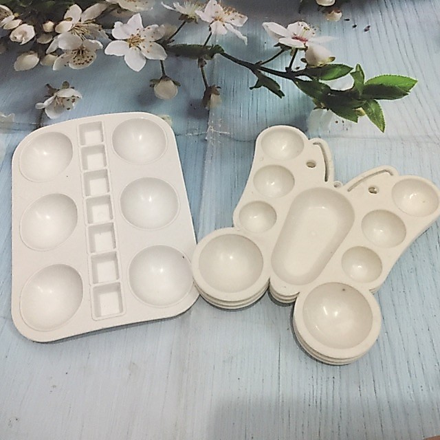 Khay pha màu nước hình tròn (1 cái)