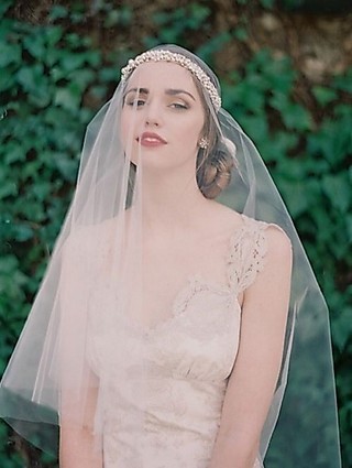 lúp voan cài tóc cô dâu