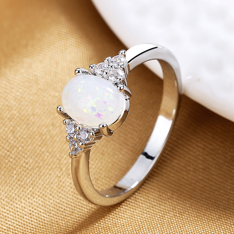 Nhẫn Opal trắng Jane Yue hình quả trứng Opal