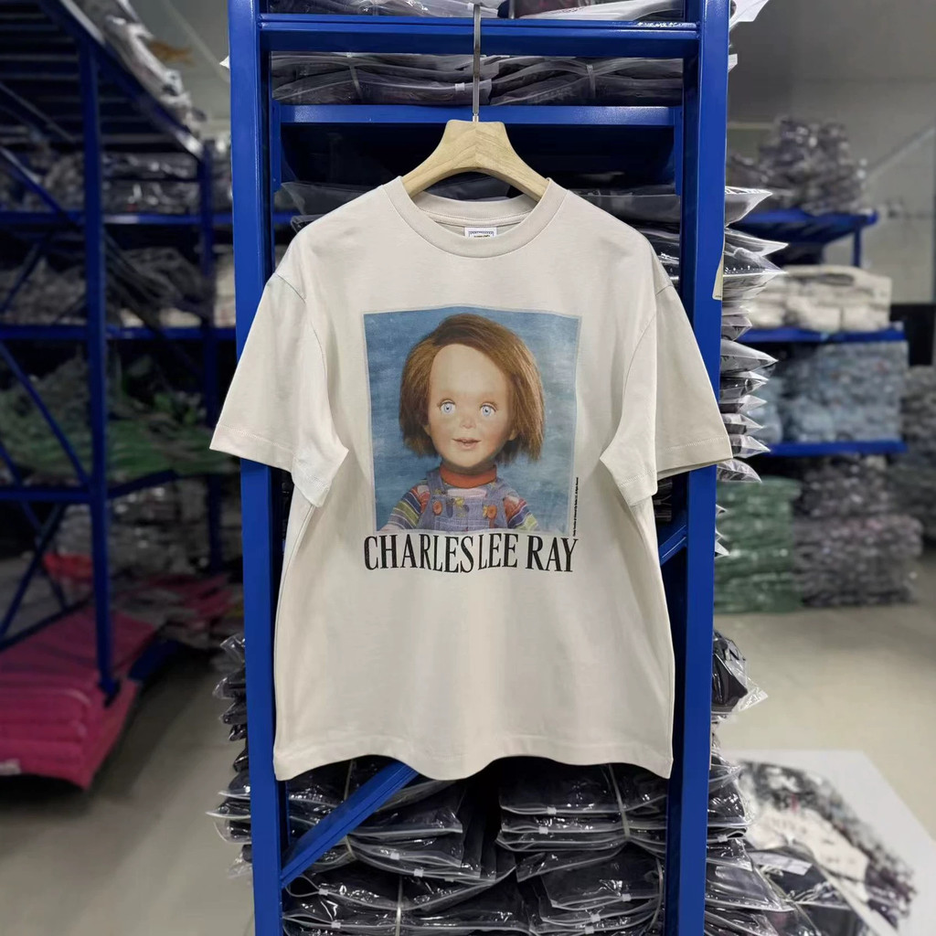 B6AV SAINT x CHUCKY CHUCKY Áo thun ngắn tay in họa tiết cổ điển