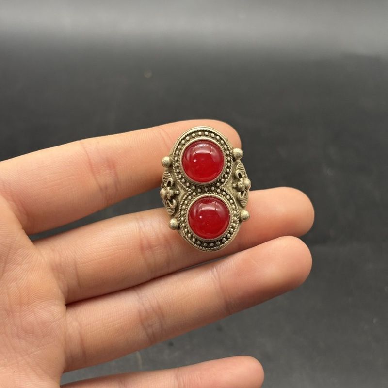 Bộ sưu tập cổ Retro Giả Bạc Kẻ Sọc Đỏ Ngọc Lục Bảo Giả Bạc Nhẫn Cờ Lê Ngón Tay Đồng Trắng Vòng Cờ Lê