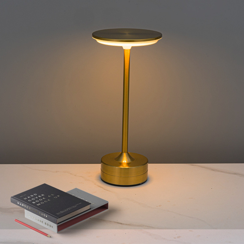 Xuyên Biên Giới Retro Hình Chữ I LED Cảm Ứng UFO Đèn Bàn Cảm Ứng Sạc Kim Loại Nhà Hàng Trang Trí Khá