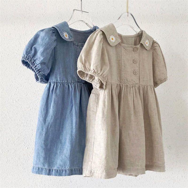 [Mặc nhỏ dễ thương] Phiên bản Hàn Quốc Bé gái Xuân Hè Váy phong cách mới Phong cách phương Tây Thêu hoa cúc Ve áo Puff Váy Denim ngắn tay