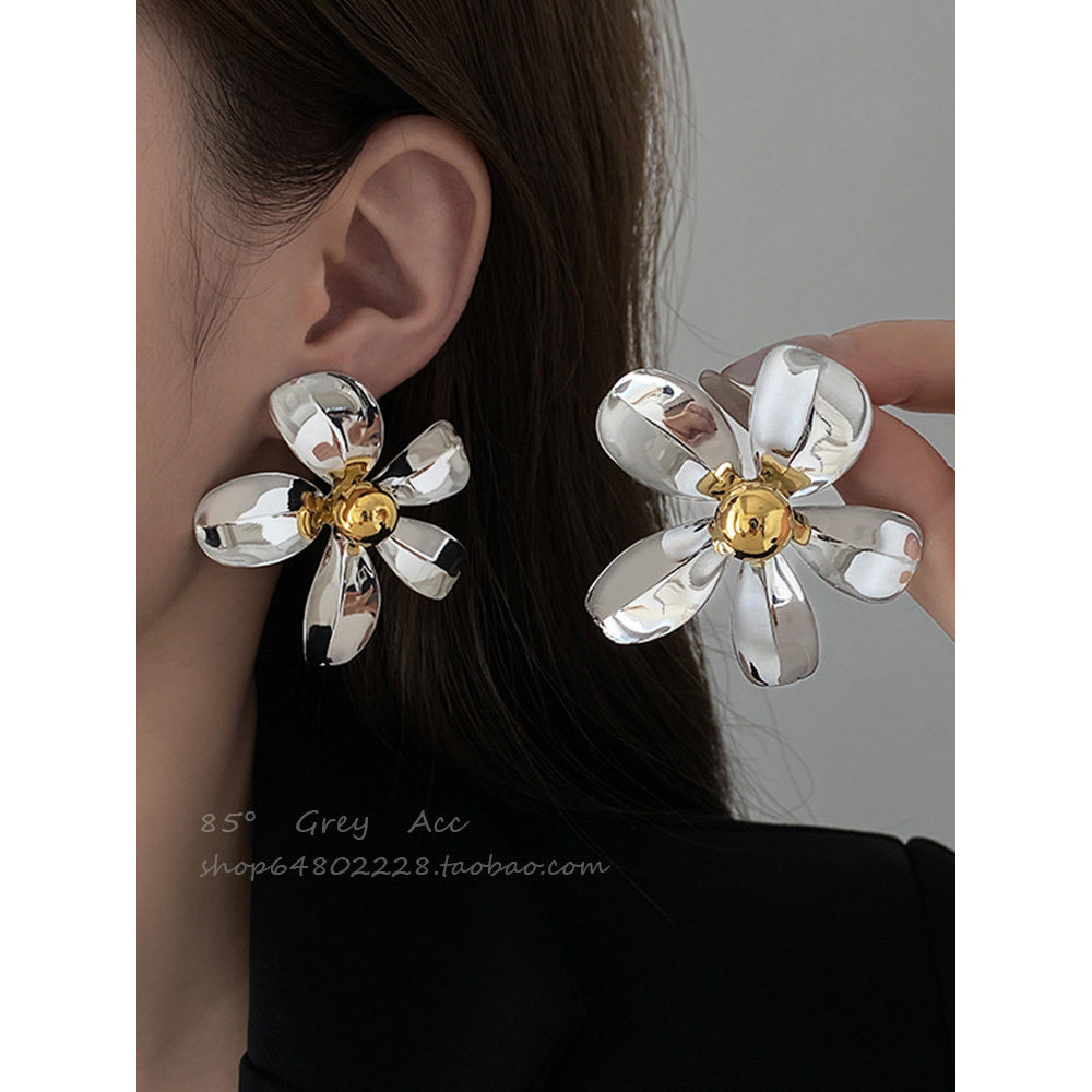 Phóng Đại Phong Cách Châu Âu Mỹ Hoa Lớn Bông Tai Kim Loại Nữ Niche Thiết Kế Bông Tai Cao Cấp Ánh Sán