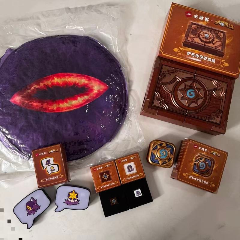 Bộ trò chơi hợp tác Pizza Hut x Hearthstone 2025: Keycaps, Loa, Nam châm tủ lạnh nhạc, Hộp lưu trữ &