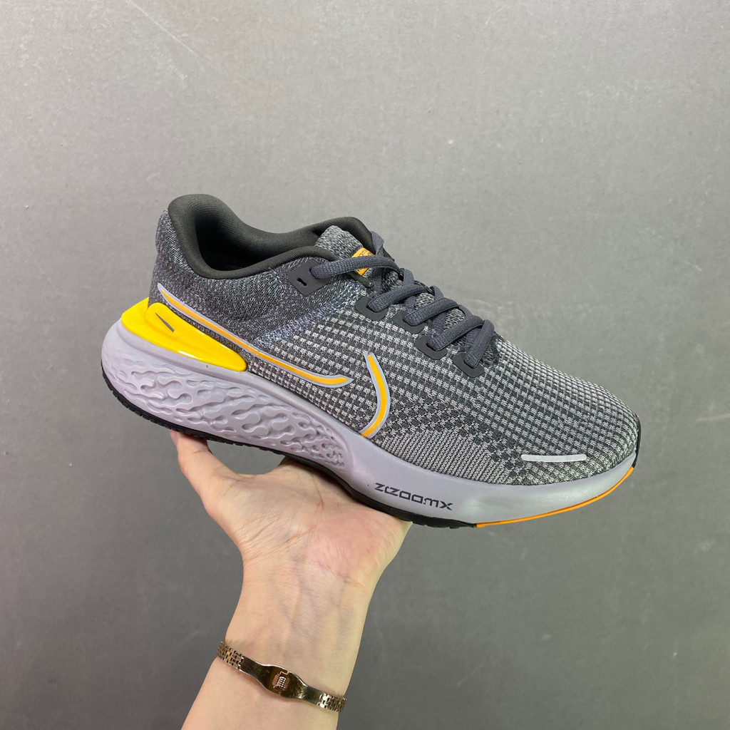 ZoomX Bất khả chiến bại Run 2