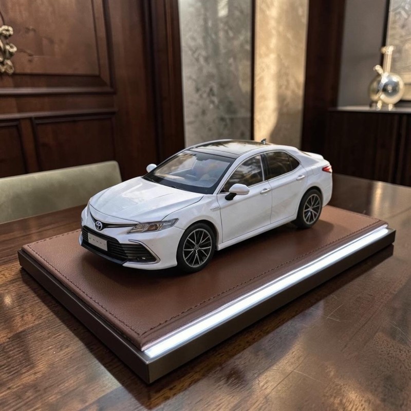 Mô Hình Xe Toyota Camry 1:18 Hợp Kim Diecast Có Đèn Và Âm Thanh Chính Hãng - Rubik Ocean