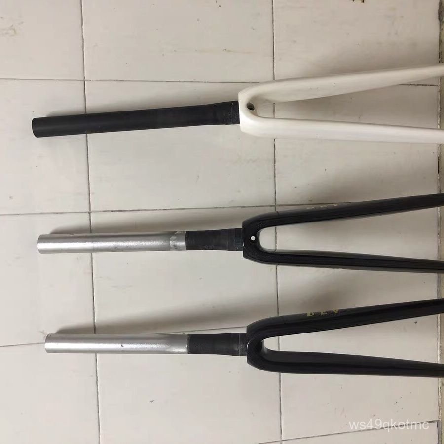 Phuộc trước xe đạp đường trường carbon 700C ống côn.25 inch màu đen trắng cao cấp giao nhanh chính h