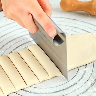 Dao Cắt Bột Inox Có Vạch Chia