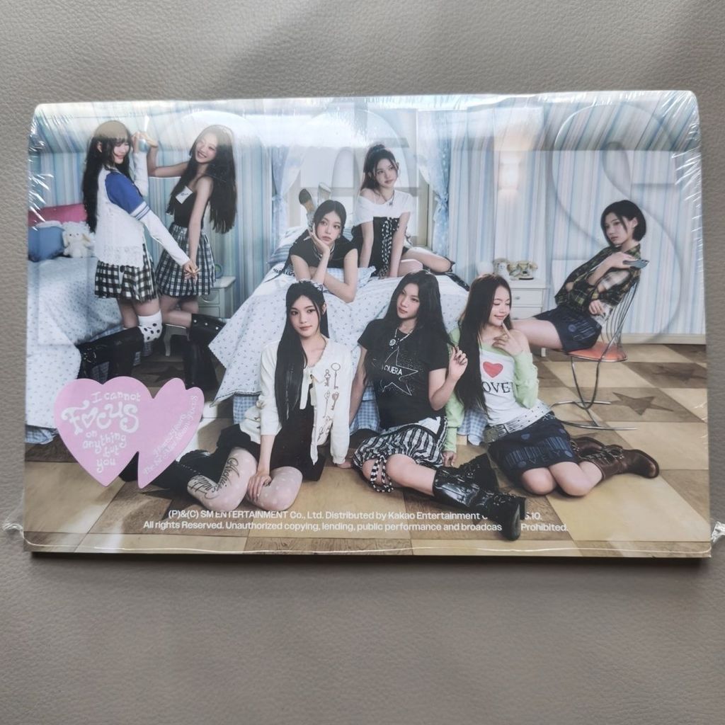-hearts2hearts mini 1 focus album