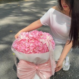 Bó cẩm tú cầu siêu to phối nơ voan  Màu như hình, hồng nhạt, hồng cam
