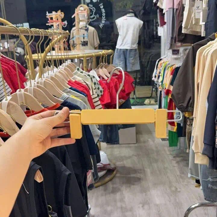 [ Thanh lý ] Combo 50 móc nhựa giả gỗ trẻ em, 50 kẹp quần nhựa giả gỗ , móc treo quần áo trẻ em bán 