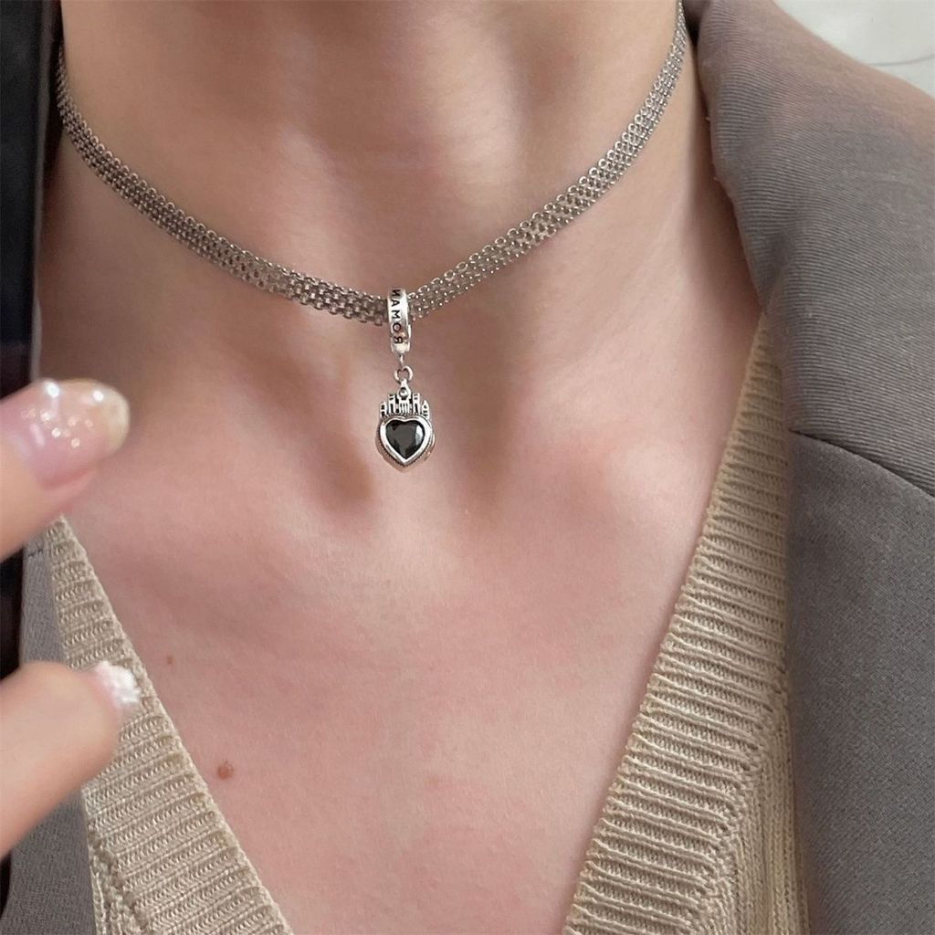 Fashion only925Unique Heart-Shaped Personalized Crown Pendant Castle New Product for Women10y The de