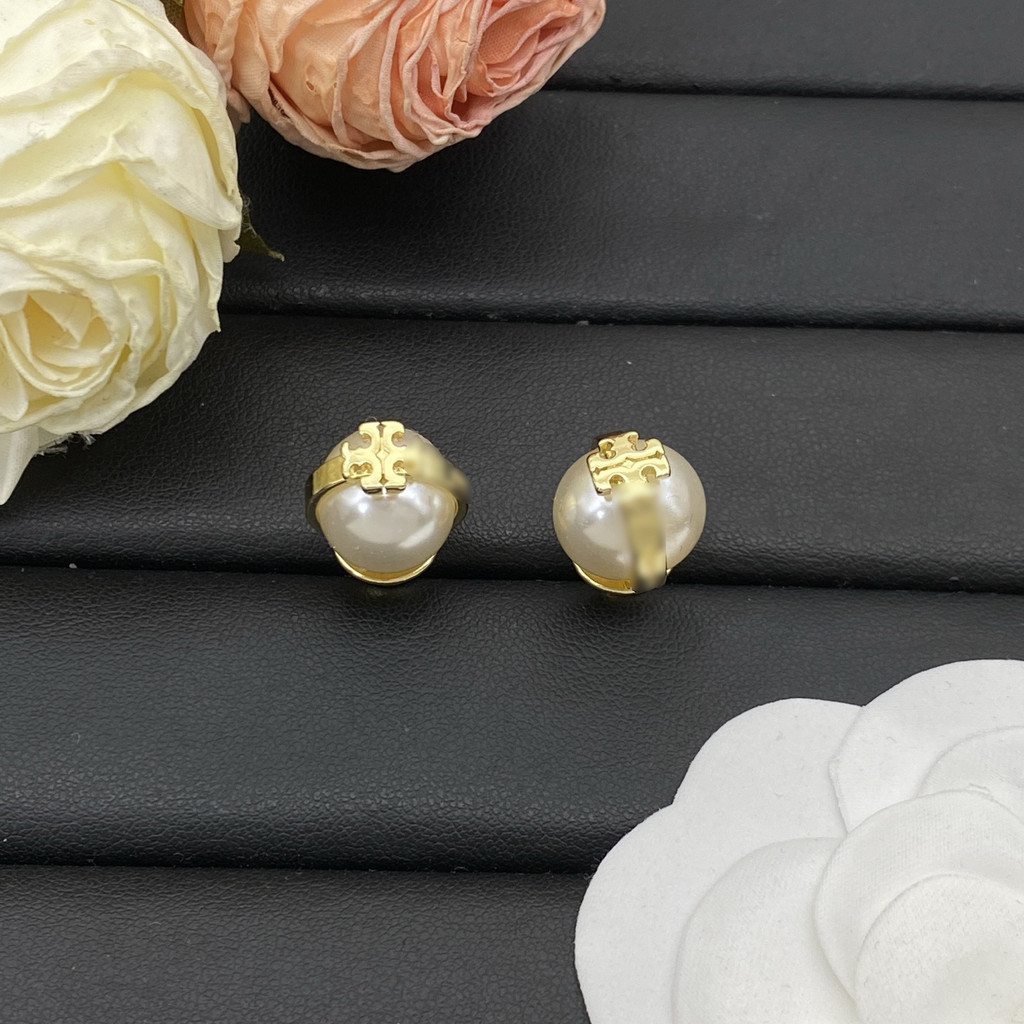New round earrings, letter earrings, fashionable earrings, stylish and trendy high-end earrings