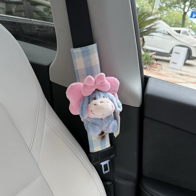 Chính Hãng Eeyore Winnie the Pooh Piglet Piglet Sáng Tạo Giá Trị Cao Ngắn Dây An Toàn Ô Tô Miếng Lót
