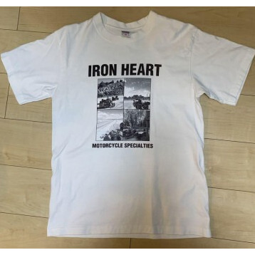 Áo thun ngắn tay Iron Heart màu trắng dáng rộng, phù hợp phong cách nam giới