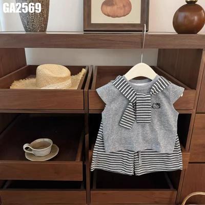 Set Bé Gái Áo Thun Xám Khăn Cổ Sọc Quần Short Sọc Đồng Bộ Mềm Thoáng Năng Động MINTSCLOSET GA2569