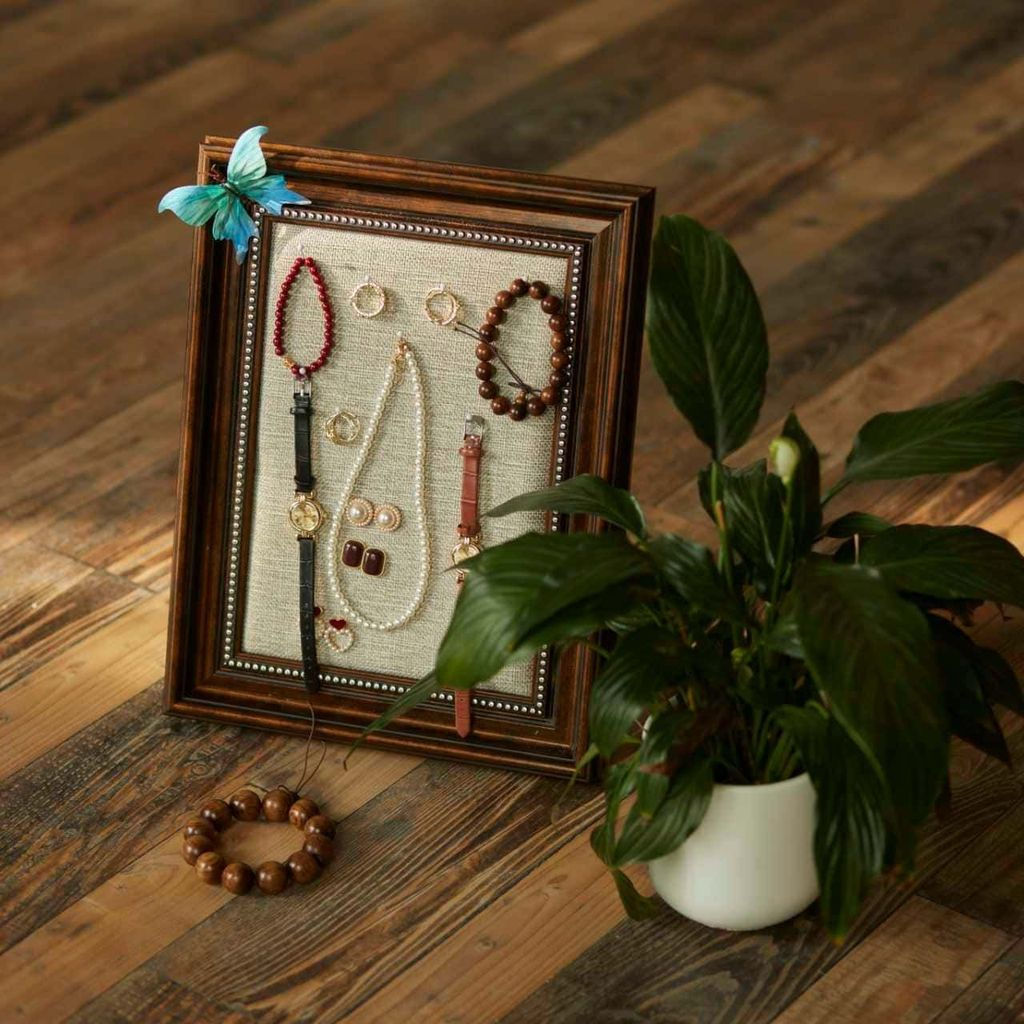 Photo Frame12y Vintage-style storage stand for bracelets and necklaces, new product for display on l