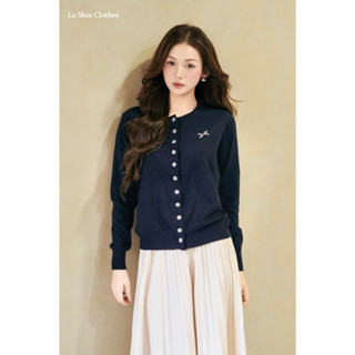 La Shin - Áo len Cadirgan nữ cổ tròn khuy bọc caro đính nơ xinh phong cách thanh lịch 