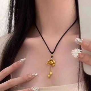  Mặt Dây Chuyền Thủ Công Retro từ Gỗ Cát Vàng Sen với Màu Giả Vàng 