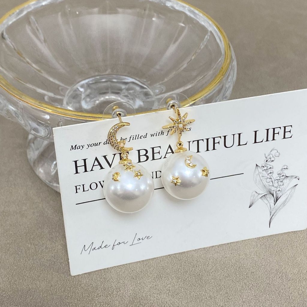 Spring and Autumn Eight-Pointed Star Design Earrings, Small and Exquisite Commuting Women's Stud Ear