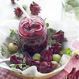 Mứt atiso đỏ mịn ( hibiscus jam) chua ngọt vị thanh nhẹ ít đường hoàn toàn tự nhiên.