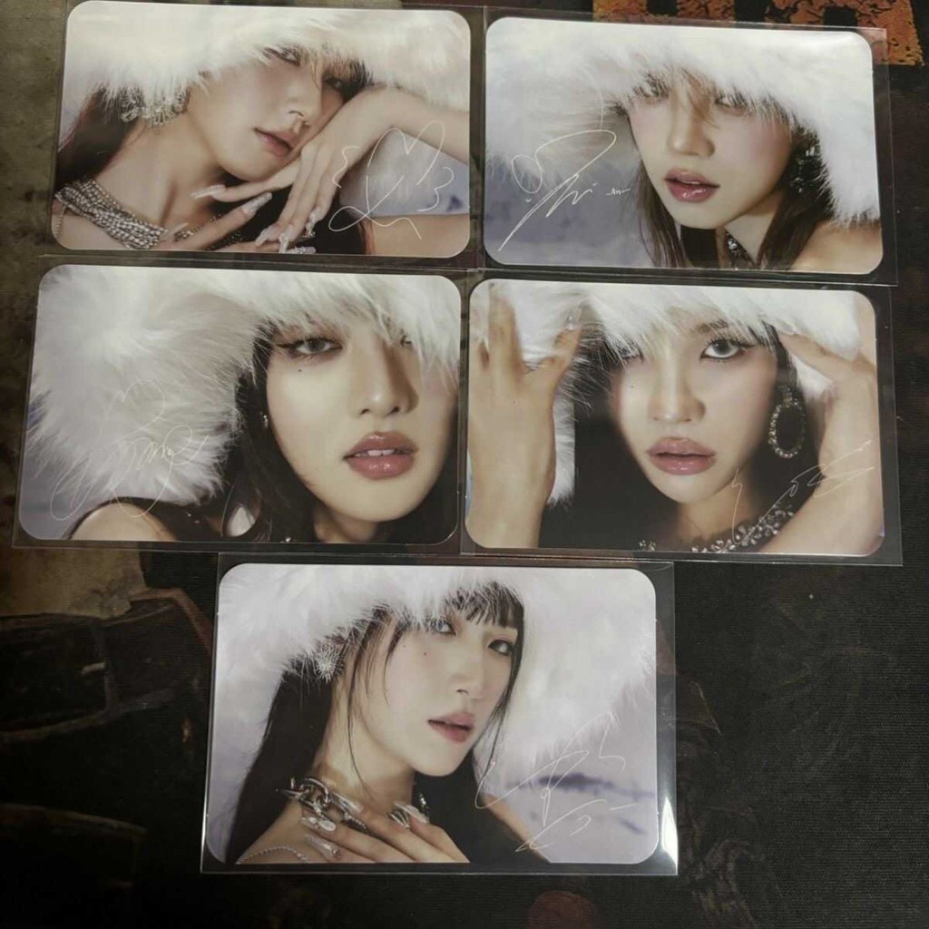 Gidle chính thức hai flash mũ tuyết thẻ nhỏ sản phẩm chính thức của gidle mũ tuyết thẻ nhỏ mẫu