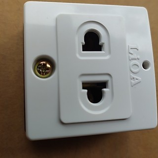 ổ cắm gắn nổi lioa