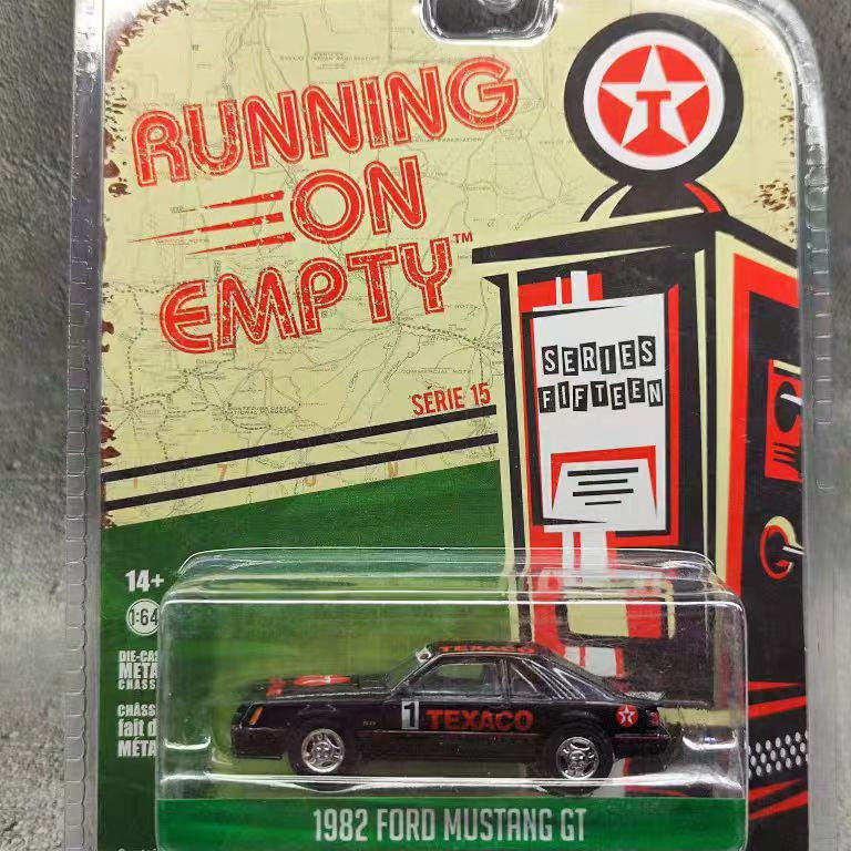 1: 64 GreenLight GreenLight 1982 FORD MUSTANG GT FORD MUSTANG Hood Có Thể Mở