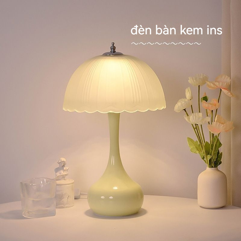 Đèn đầu giường đơn giản, nữ tính và ấm áp. Đèn đầu giường phòng ngủ đèn ngủ đầu giường plug-in-table