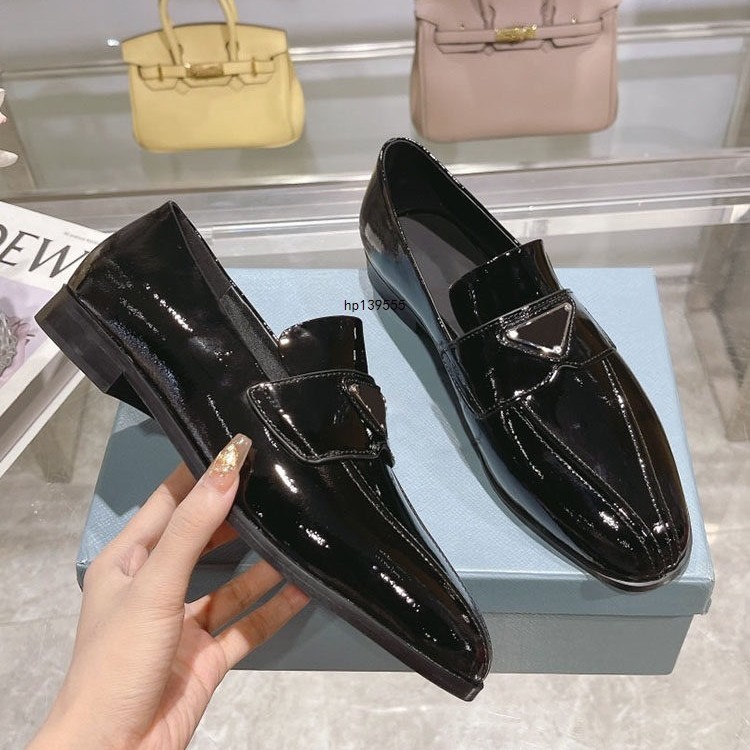 2026 Phong Cách Mới Thấp Gót Đế Bằng Slip-On Miệng Nông Pháp Khóa Kim Loại Loafers Loafers