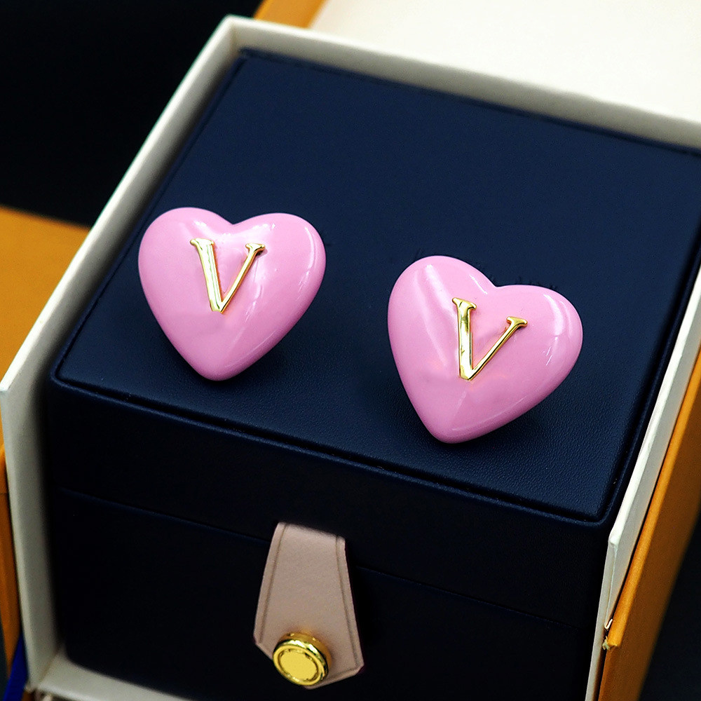 OX5V Heart-Ear Hundred Letters Lady's Powder v Pink heart-shaped earrings with pink studs