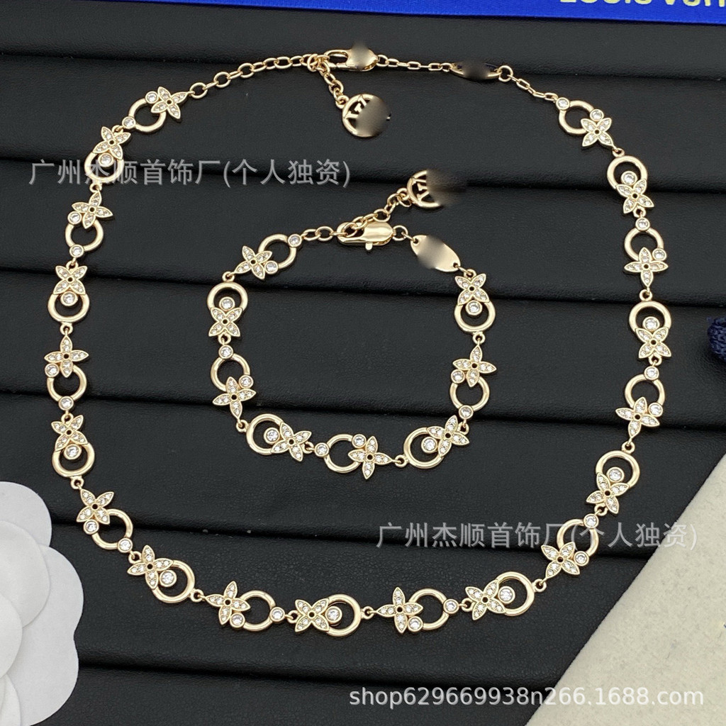 YB1I New style diamond necklace and bracelet set v Letters